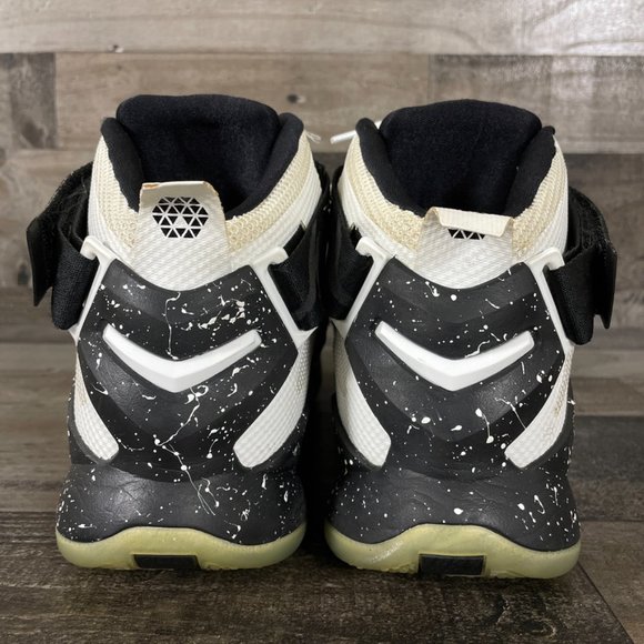 Nike Lebron Soldier 9 Premium Basketball Shoes - Picture 8 of 12